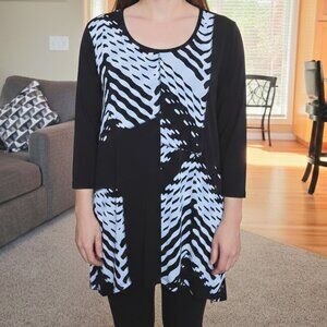 Chicos Travelers sz 2 (Lg / 12 ) black /white abstract scoop neck tunic shirt